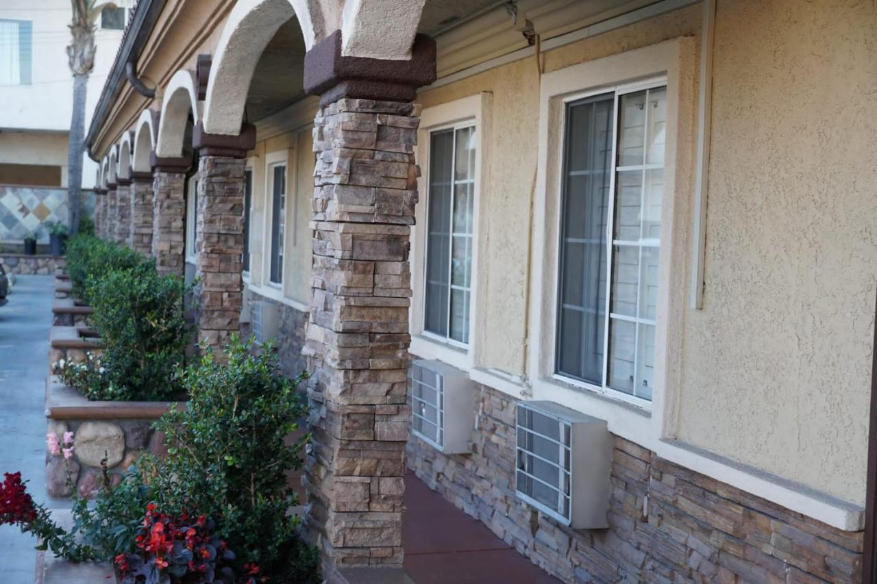 Avenue Motel Gardena Bagian luar foto